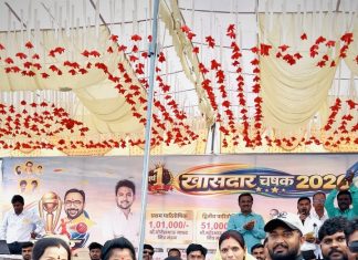 शिवसेना नेते योगेश भाऊ जाधव मित्रमंडळाच्या वतीने खासदार चषकाचे उत्कृष्ट आयोजन : साखरखेर्ड्याचा प्रहार संघ खासदार चषकाचा मानकरी : विजेत्या संघांना रोख बक्षिसांचे वितरण