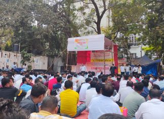 कंत्राटी कर्मचाऱ्यांचे आंदोलन पाचव्या दिवशीही दुर्लक्षितच! मुंबईतील आझाद मैदानात ठिय्या : मनरेगा ची कामे ठप्प