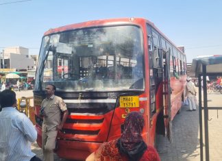 मेहकर पुणे बसचालकाची प्रकृती बिघडली : मेहकर वाहतूक निरीक्षकाच्या हलगर्जीपणामुळे चार तासानंतर मिळाला नवीन चालक