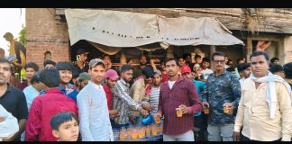 भीमजयंती मिरवणूकीत मुस्लिम तरुणांकडून सरबत वाटप : सामाजिक सलोख्याचे अप्रतिम दर्शन