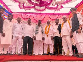 शेख युनूस तांबोळी हजयात्रेला रवाना : सर्वधार्मीय लोकांकडून सश्रद्ध वातावरणात निरोप