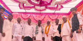 शेख युनूस तांबोळी हजयात्रेला रवाना : सर्वधार्मीय लोकांकडून सश्रद्ध वातावरणात निरोप