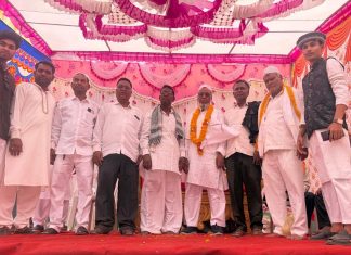 शेख युनूस तांबोळी हजयात्रेला रवाना : सर्वधार्मीय लोकांकडून सश्रद्ध वातावरणात निरोप